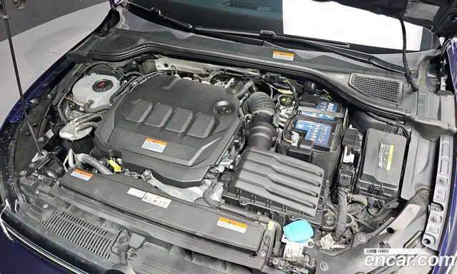Volkswagen Golf 2023 2.0 автомат (гидро), миниатюра 6