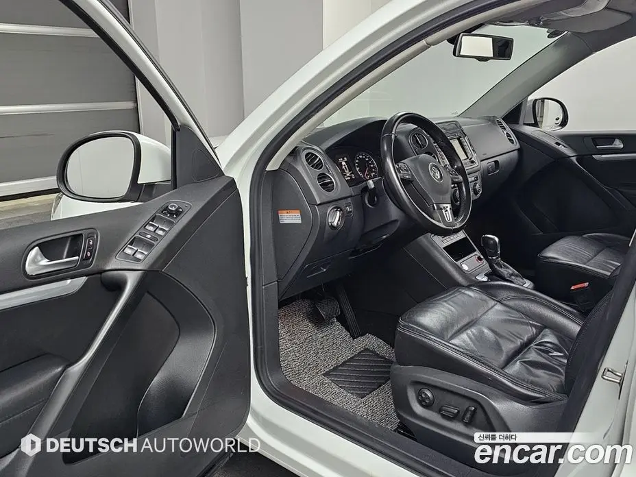 Volkswagen Tiguan 2015 2.0 автомат (гидро), фото 11
