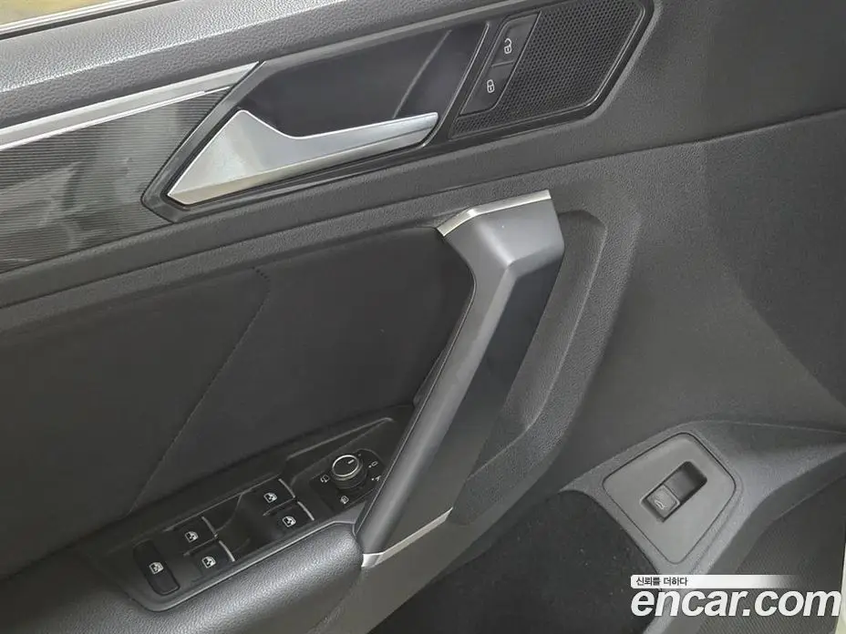 Volkswagen Tiguan 2018 2.0 автомат (гидро), фото 14