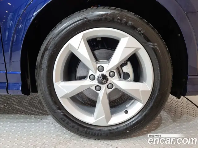 Audi Q3 2024 2.0 автомат (гидро), миниатюра 5