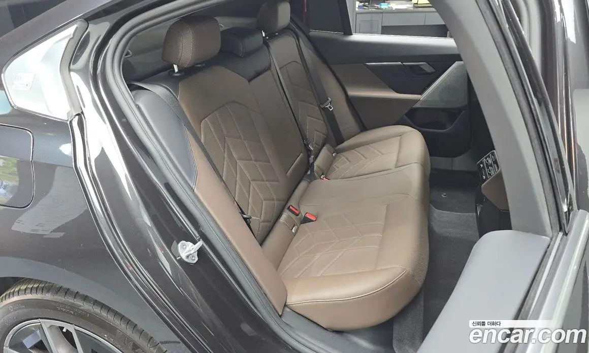 BMW 5 серия 2025 2.0 автомат (гидро), фото 16