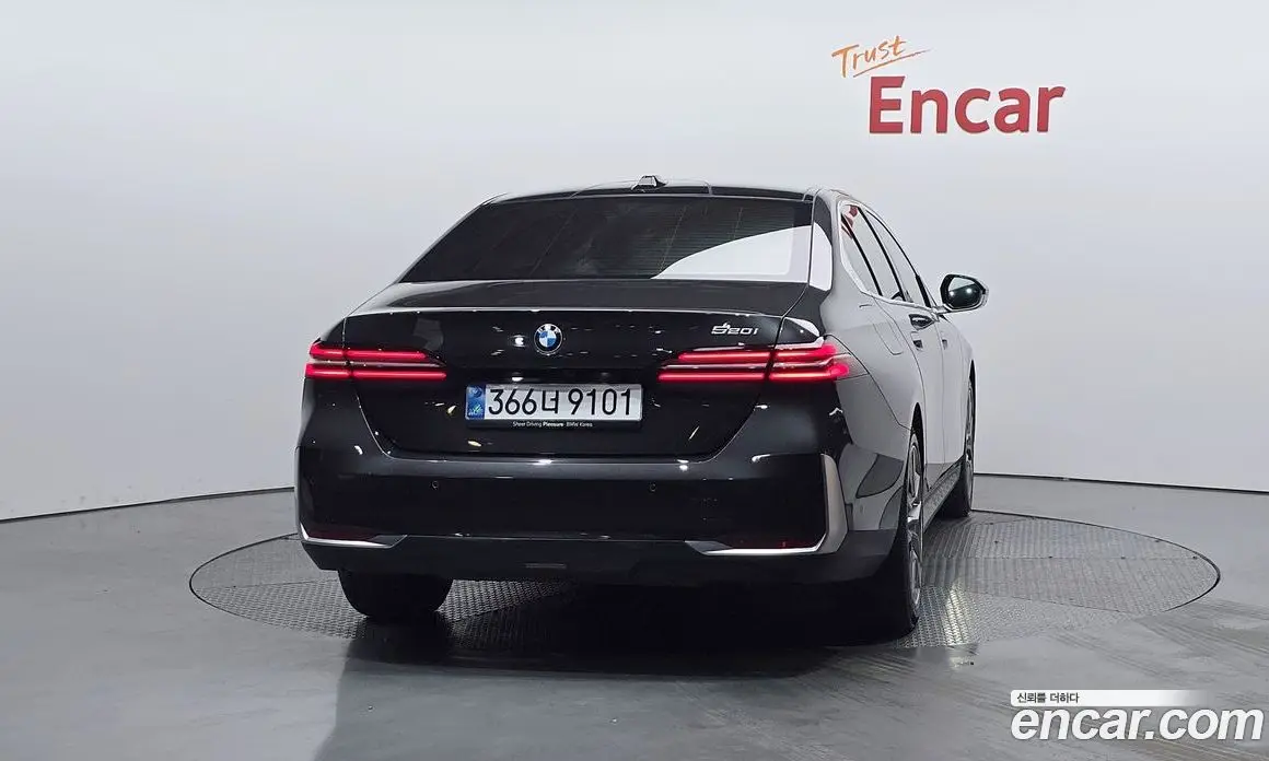 BMW 5 серия 2025 2.0 автомат (гидро), фото 3