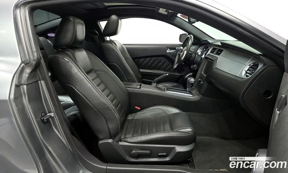 Ford Mustang 2010 4.0 автомат (гидро), фото 11