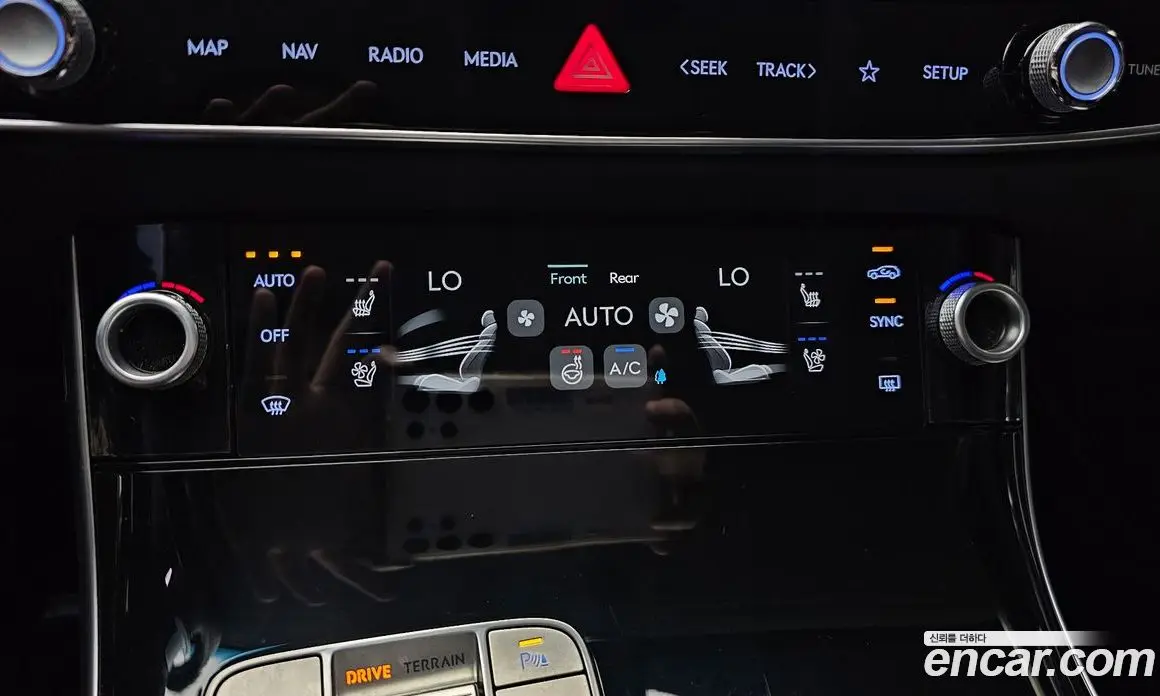 Genesis GV70 2024 2.5 автомат (гидро), фото 24