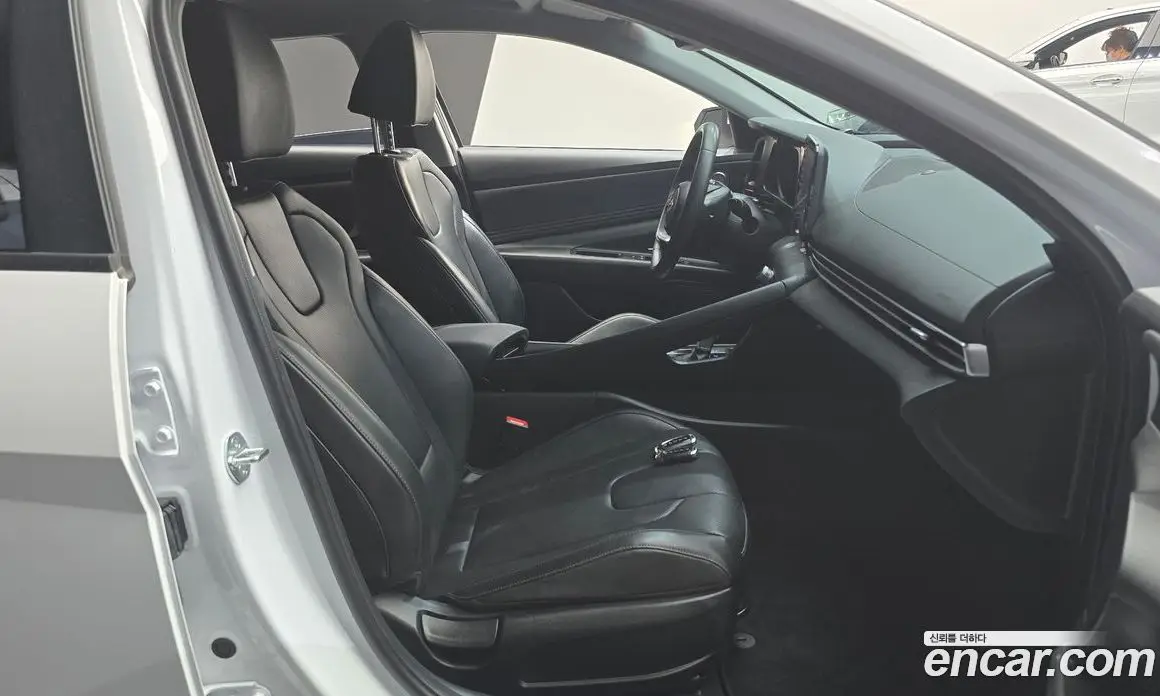 Hyundai Avante 2023 1.6 автомат (гидро), фото 11