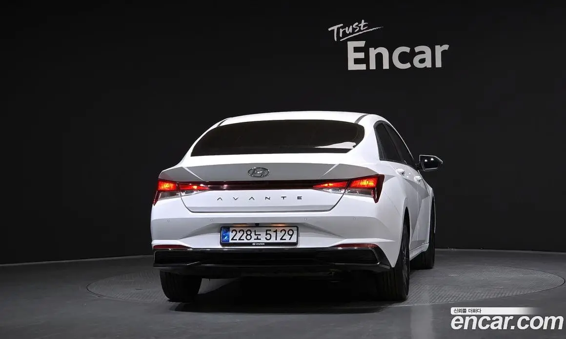 Hyundai Avante 2023 1.6 автомат (гидро), фото 4
