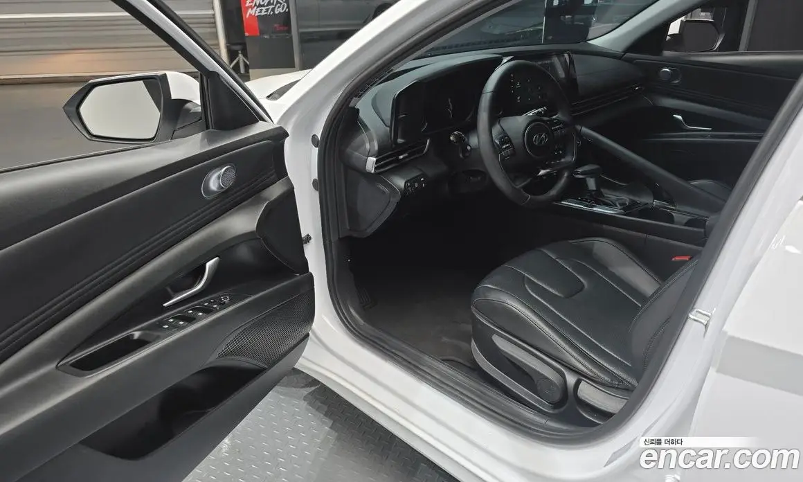 Hyundai Avante 2023 1.6 автомат (гидро), фото 10