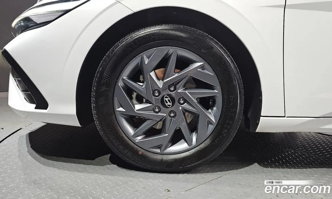 Hyundai Avante 2024 1.6 автомат (гидро), фото 5