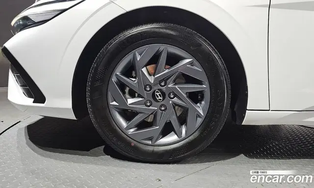 Hyundai Avante 2024 1.6 автомат (гидро), миниатюра 5