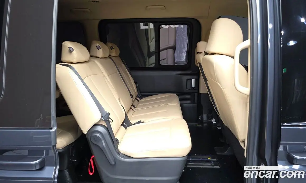 Hyundai Staria 2023 2.2 автомат (гидро), фото 12