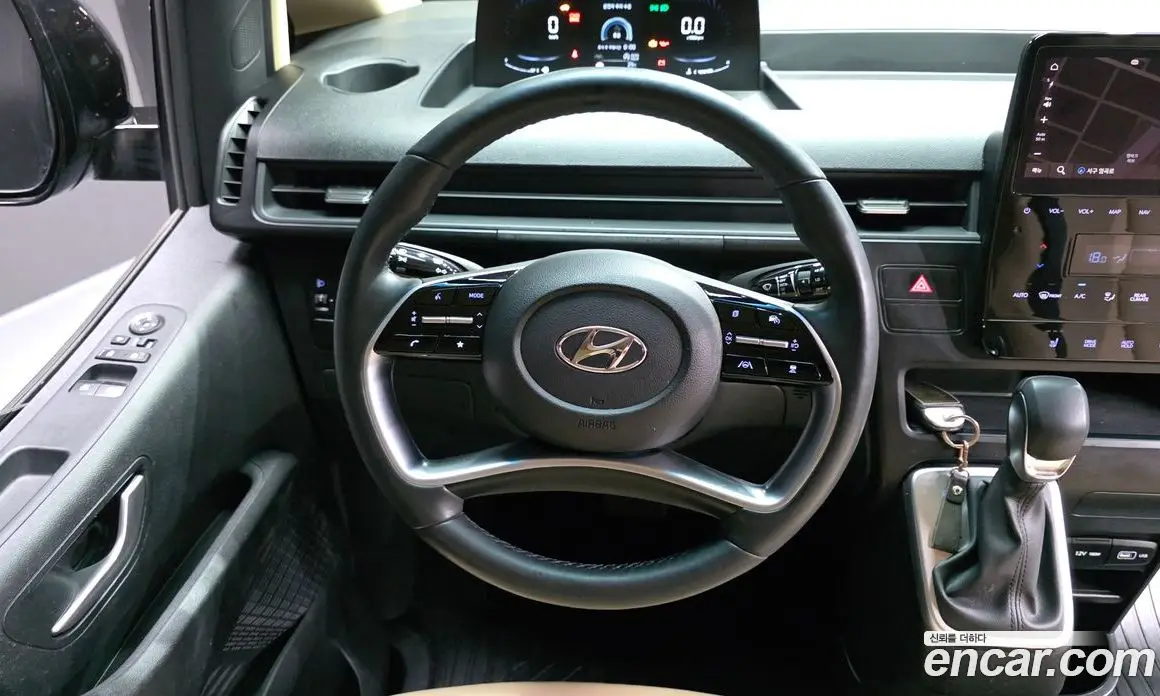 Hyundai Staria 2023 2.2 автомат (гидро), фото 14