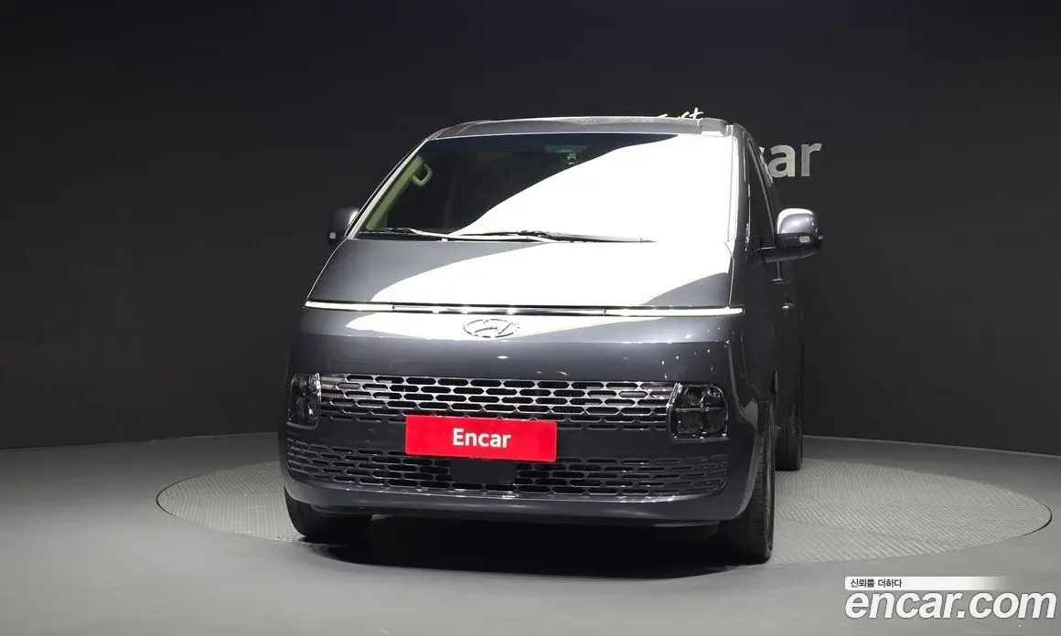 Hyundai Staria 2023 2.2 автомат (гидро), фото 3