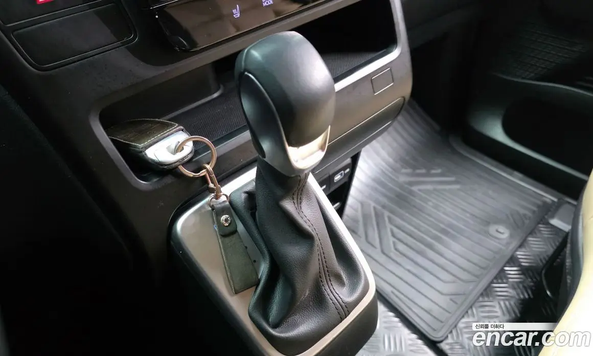 Hyundai Staria 2023 2.2 автомат (гидро), фото 9