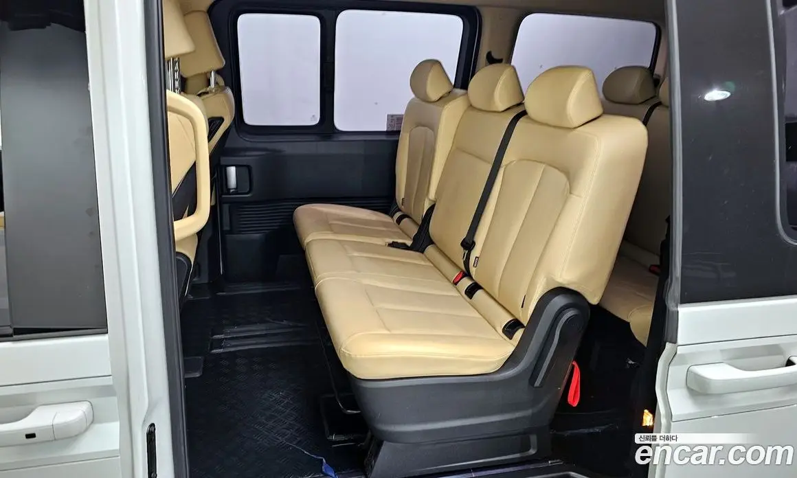 Hyundai Staria 2023 2.2 автомат (гидро), фото 11