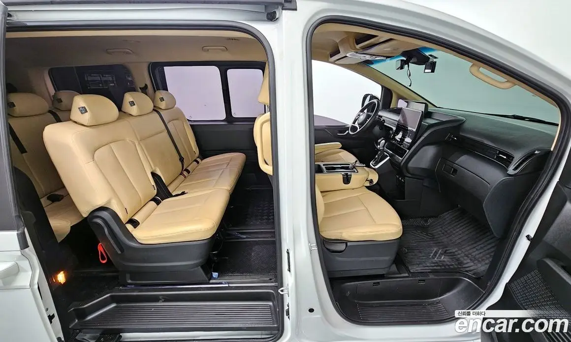 Hyundai Staria 2023 2.2 автомат (гидро), фото 12