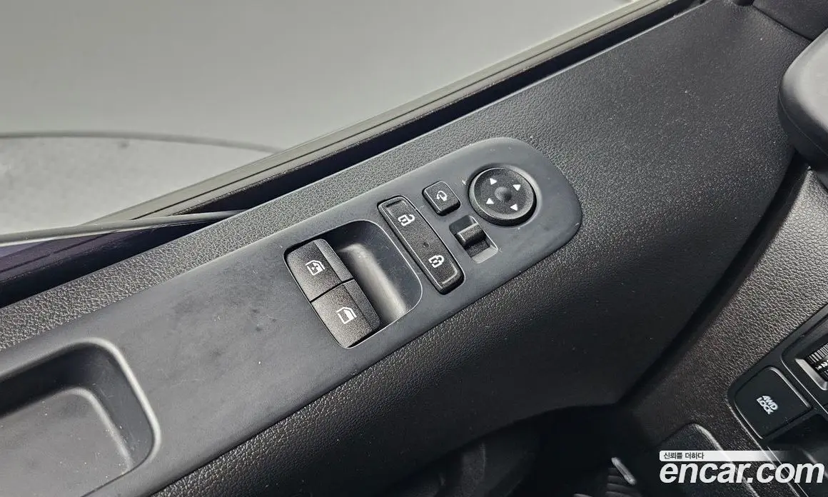 Hyundai Staria 2023 2.2 автомат (гидро), фото 13