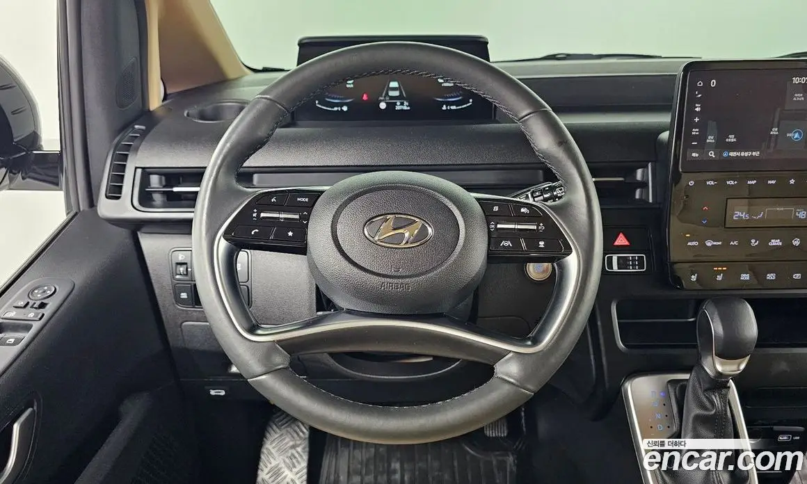 Hyundai Staria 2023 2.2 автомат (гидро), фото 16