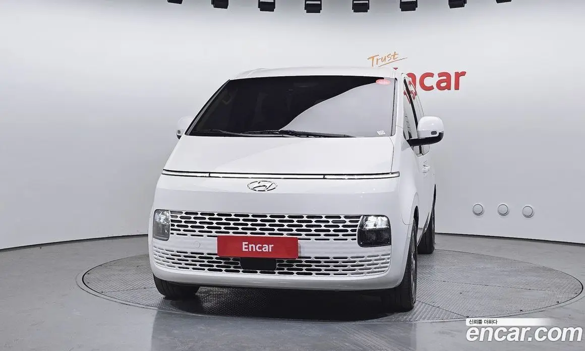 Hyundai Staria 2023 2.2 автомат (гидро), фото 3
