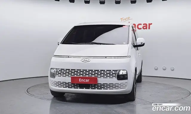 Hyundai Staria 2023 2.2 автомат (гидро), миниатюра 3