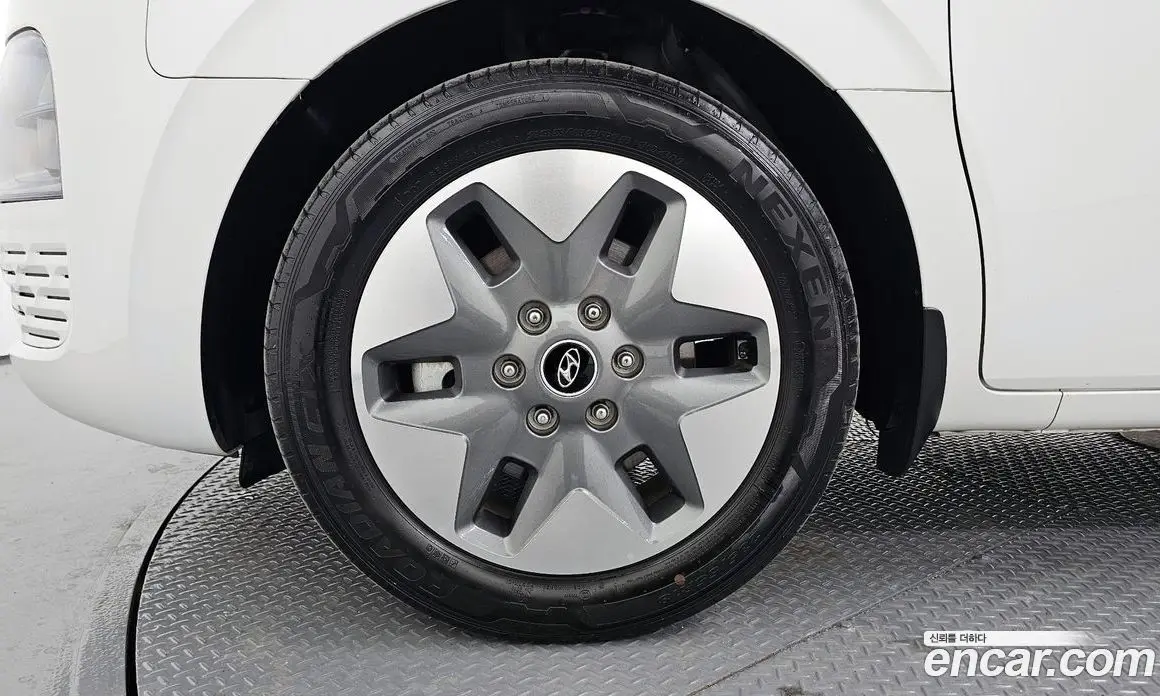 Hyundai Staria 2023 2.2 автомат (гидро), фото 5