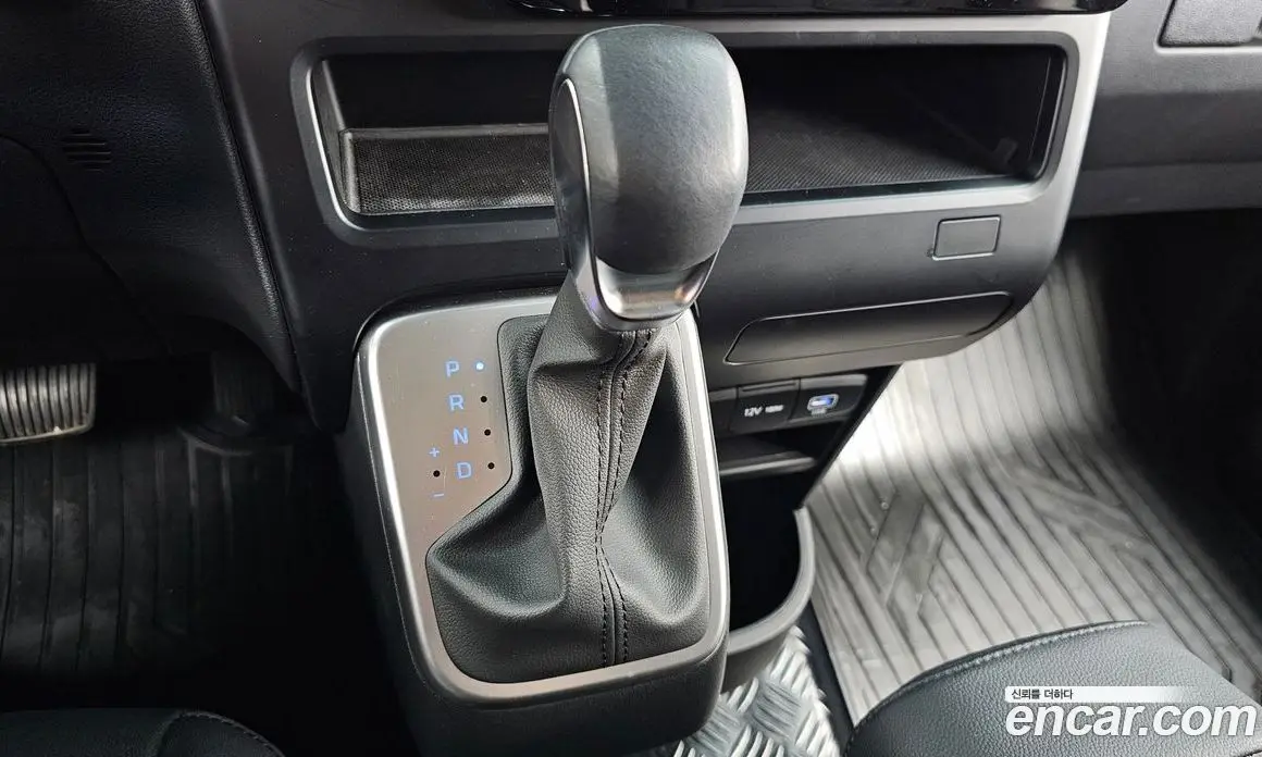 Hyundai Staria 2024 3.5 автомат (гидро), фото 9