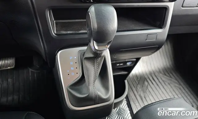 Hyundai Staria 2024 3.5 автомат (гидро), миниатюра 9