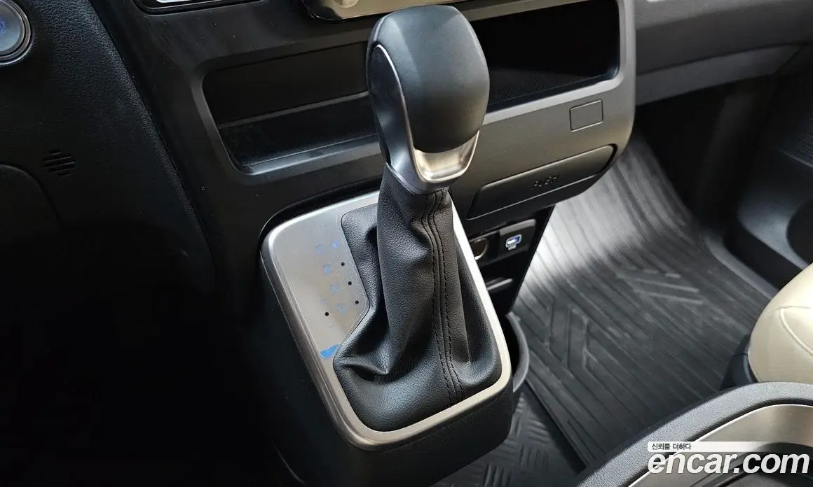 Hyundai Staria 2025 2.2 автомат (гидро), фото 11