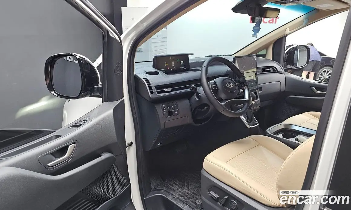 Hyundai Staria 2025 2.2 автомат (гидро), фото 12