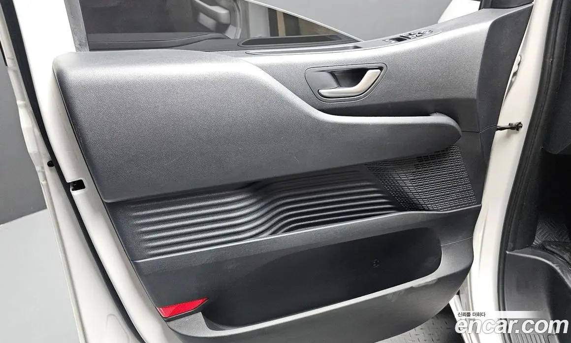 Hyundai Staria 2025 2.2 автомат (гидро), фото 13