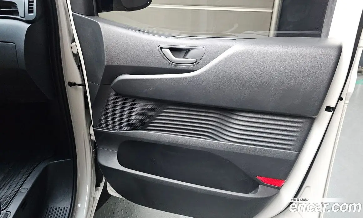 Hyundai Staria 2025 2.2 автомат (гидро), фото 14