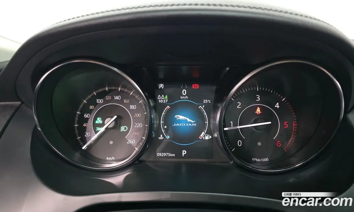Jaguar E-Pace 2019 2.0 автомат (гидро), фото 11 Jaguar E-Pace 2019 2.0 автомат (гидро), фото 11