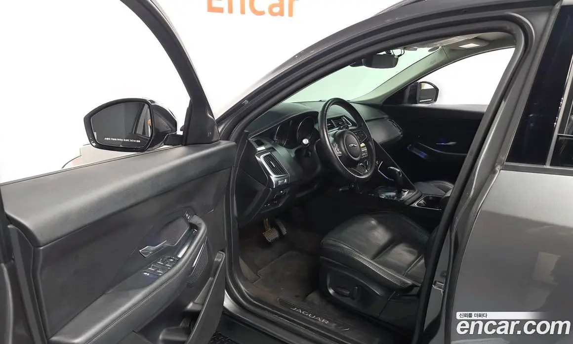 Jaguar E-Pace 2019 2.0 автомат (гидро), фото 13 Jaguar E-Pace 2019 2.0 автомат (гидро), фото 13