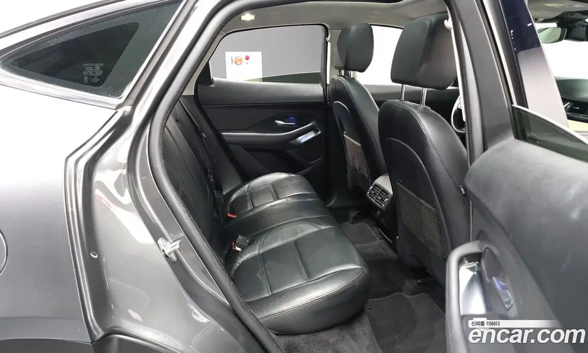 Jaguar E-Pace 2019 2.0 автомат (гидро), фото 18 Jaguar E-Pace 2019 2.0 автомат (гидро), фото 18