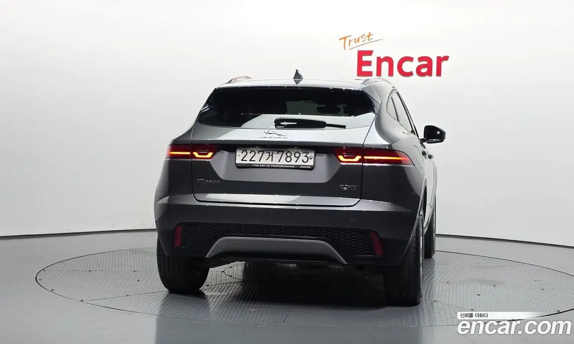 Jaguar E-Pace 2019 2.0 автомат (гидро), фото 4 Jaguar E-Pace 2019 2.0 автомат (гидро), фото 4