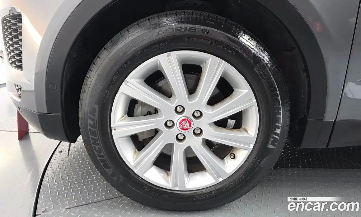 Jaguar E-Pace 2019 2.0 автомат (гидро), фото 5 Jaguar E-Pace 2019 2.0 автомат (гидро), фото 5