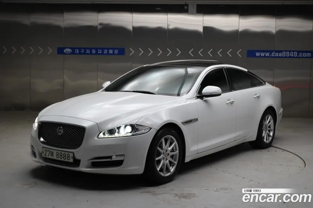 Jaguar XJ 2016 2.0 автомат (гидро), фото 1 Jaguar XJ 2016 2.0 автомат (гидро), фото 1
