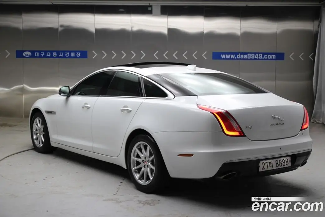 Jaguar XJ 2016 2.0 автомат (гидро), фото 2 Jaguar XJ 2016 2.0 автомат (гидро), фото 2