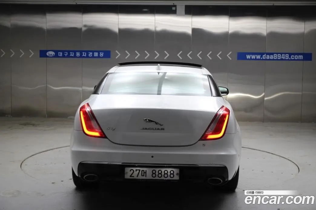 Jaguar XJ 2016 2.0 автомат (гидро), фото 3 Jaguar XJ 2016 2.0 автомат (гидро), фото 3