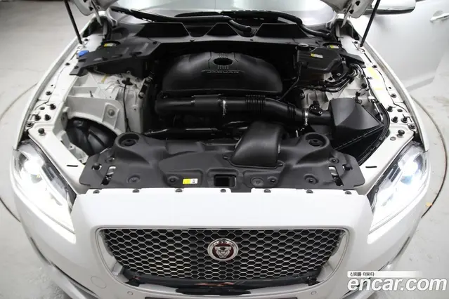 Jaguar XJ 2016 2.0 автомат (гидро), миниатюра 6 Jaguar XJ 2016 2.0 автомат (гидро), миниатюра 6