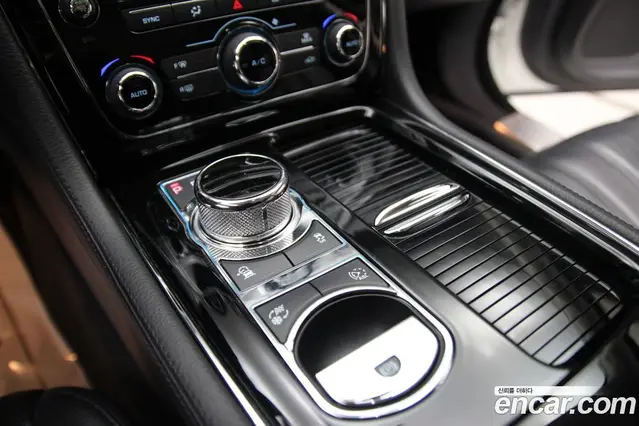 Jaguar XJ 2016 2.0 автомат (гидро), миниатюра 10 Jaguar XJ 2016 2.0 автомат (гидро), миниатюра 10