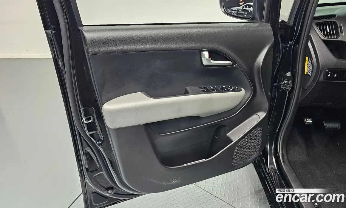 Kia Ray 2023 1.0 автомат (гидро), фото 14