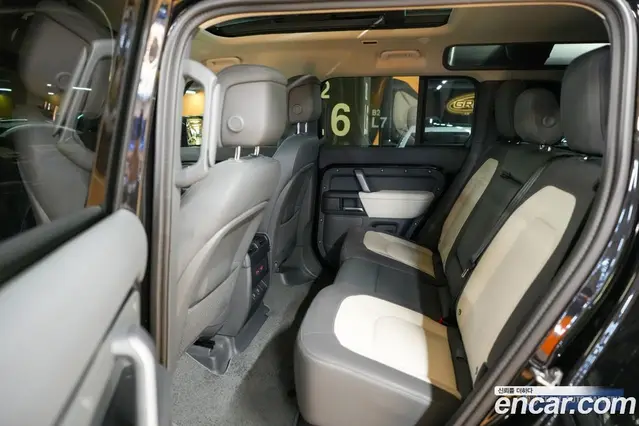 Land Rover Defender 2024 2.0 автомат (гидро), миниатюра 10