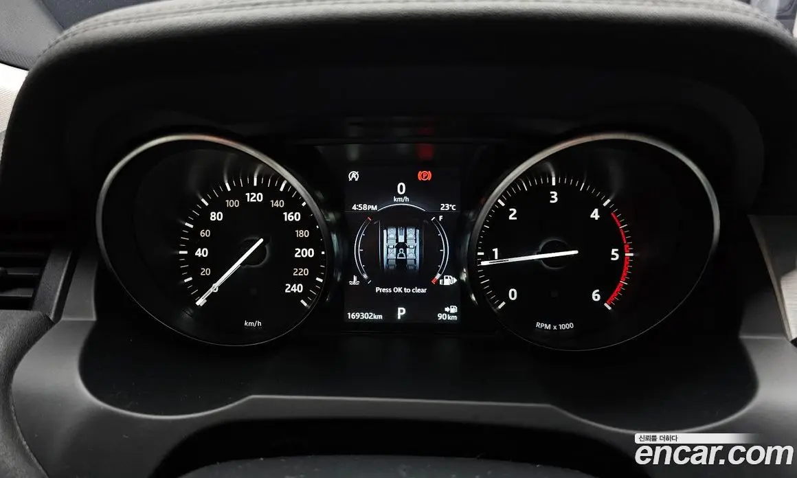 Land Rover Range Rover Evoque 2018 2.0 автомат (гидро), фото 8
