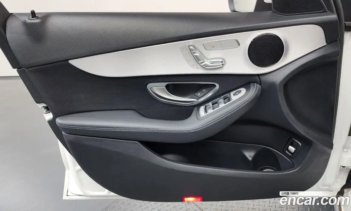 Mercedes-Benz C-Class 2017 2.0 гидро, фото 14 Mercedes-Benz C-Class 2017 2.0 гидро, фото 14