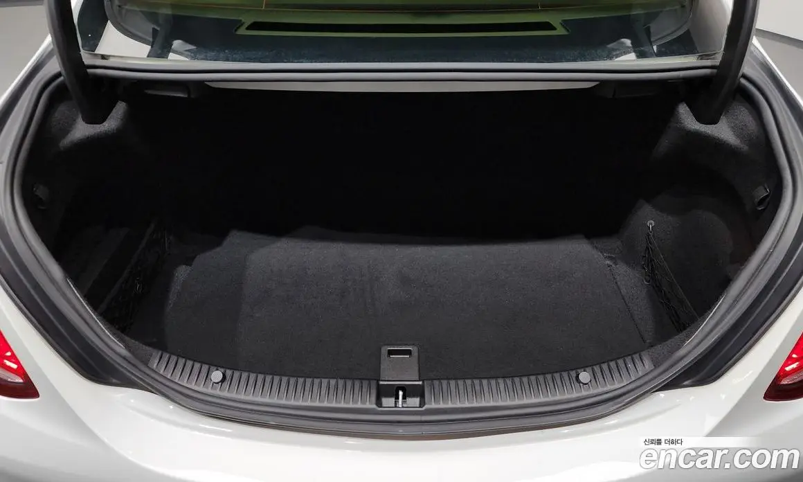 Mercedes-Benz C-Class 2017 2.0 гидро, фото 22 Mercedes-Benz C-Class 2017 2.0 гидро, фото 22