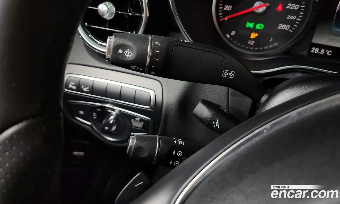 Mercedes-Benz C-Class 2017 2.0 гидро, фото 28 Mercedes-Benz C-Class 2017 2.0 гидро, фото 28