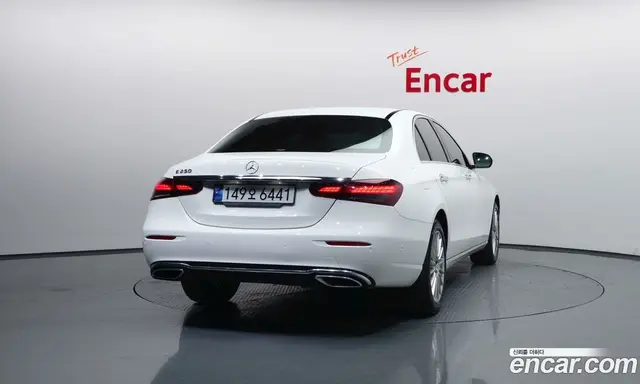 Mercedes-Benz E-Class 2022 2.0 автомат (гидро), миниатюра 4