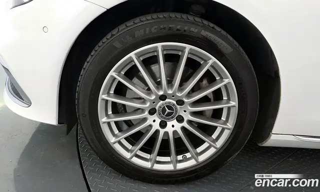 Mercedes-Benz E-Class 2022 2.0 автомат (гидро), миниатюра 5