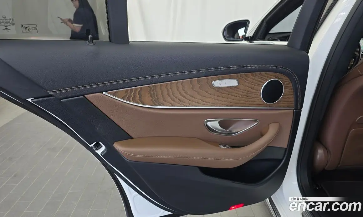 Mercedes-Benz E-Class 2022 2.0 гидро, фото 15