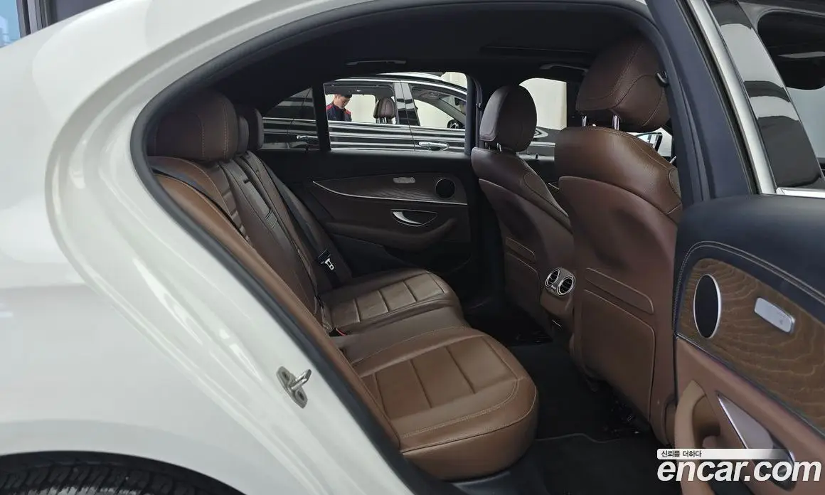 Mercedes-Benz E-Class 2022 2.0 гидро, фото 17